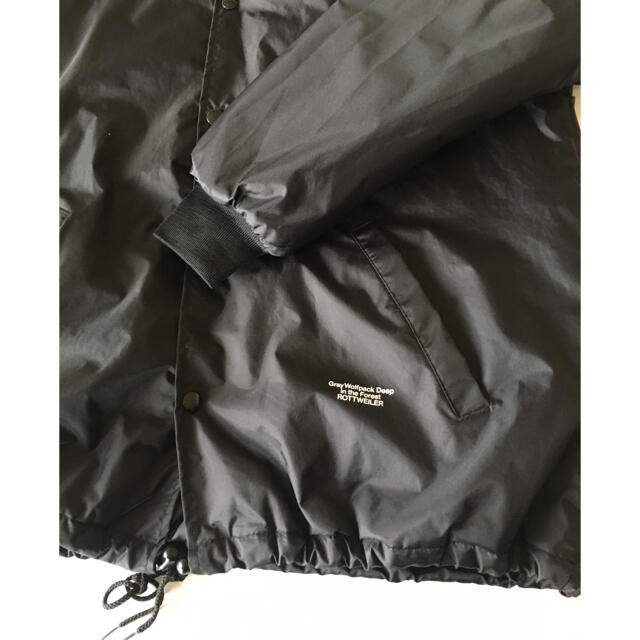 ROTTWEILER(ロットワイラー)のRottweiler バックプリント中綿コーチジャケット　黒 メンズのジャケット/アウター(ナイロンジャケット)の商品写真