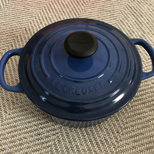 LE CREUSET(ルクルーゼ)の【ル・クルーゼ】ココットロンド18cm コバルトブルー インテリア/住まい/日用品のキッチン/食器(鍋/フライパン)の商品写真