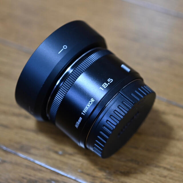Nikon 1 NIKKOR 18.5mm f1.8 +フード +フィルター レンズ(単焦点) Nikon 1 NIKKOR 18.5mm f1.8 +フード +フィルター レンズ(単焦点)