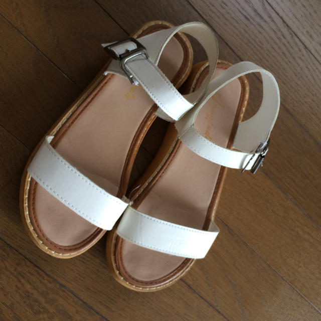 ホワイトサンダル. レディースの靴/シューズ(サンダル)の商品写真