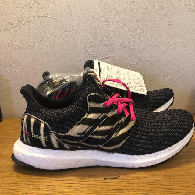 9お値下げ‼️adidas ウルトラブースト　ゼブラ柄　23.5㎝　新品