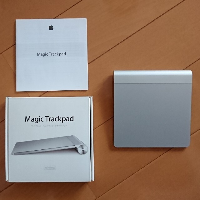 Apple(アップル)のApple Magic Trackpad MC380J/A 電池式 スマホ/家電/カメラのPC/タブレット(PC周辺機器)の商品写真