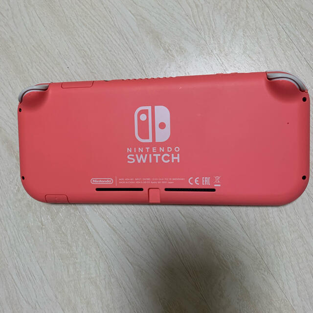 Nintendo Switch(ニンテンドースイッチ)のNintendo Switchlight ピンク エンタメ/ホビーのゲームソフト/ゲーム機本体(家庭用ゲーム機本体)の商品写真