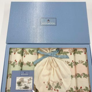 ウェッジウッド(WEDGWOOD)のウエッジウッド　ティーマット４枚、ドイリー１枚セット　新品(テーブル用品)