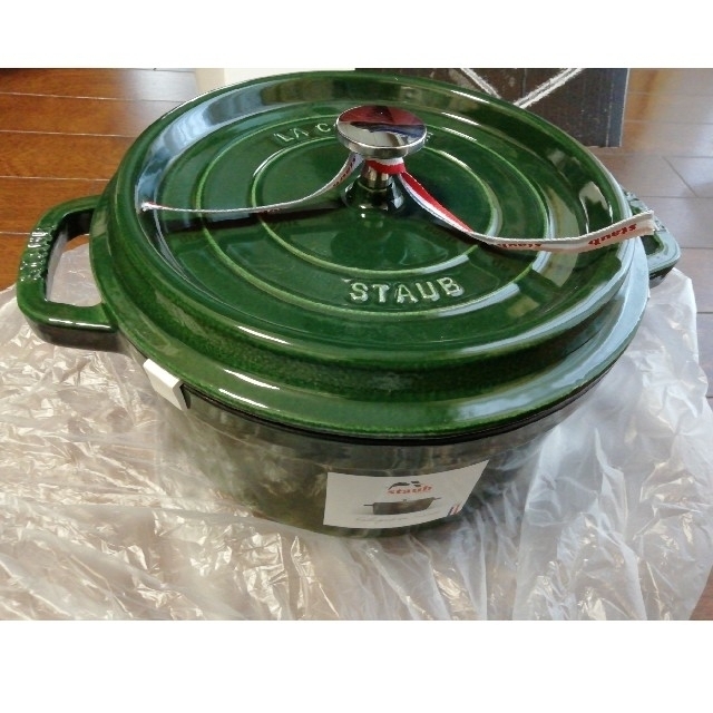 STAUB(ストウブ)のストウブ　ココットラウンド　24cmー3.8L インテリア/住まい/日用品のキッチン/食器(鍋/フライパン)の商品写真