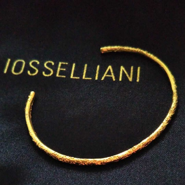 IOSSELLIANI(イオッセリアーニ)のIOSSELLIANI 　ゴールド　バングル　アッシュペーフランス レディースのアクセサリー(ブレスレット/バングル)の商品写真