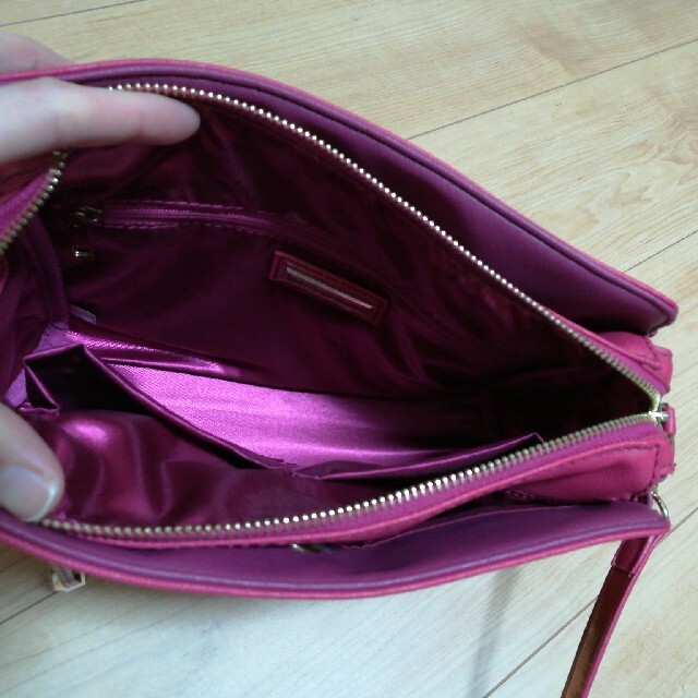 OPAQUE.CLIP(オペークドットクリップ)の濃いピンクバッグ レディースのバッグ(ショルダーバッグ)の商品写真