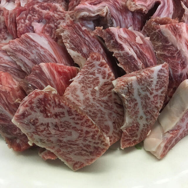 肉卸専門店からご自宅へ　最高級オリーブ牛A5-12 肩ロース　焼肉用