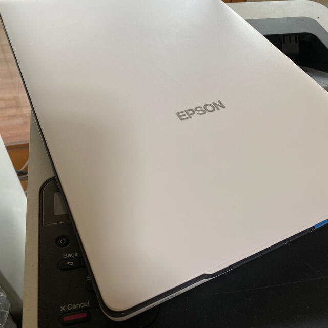 EPSON(エプソン)のEPSONスキャナー GT-S650 スマホ/家電/カメラのPC/タブレット(PC周辺機器)の商品写真