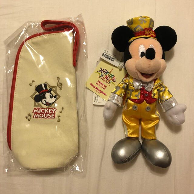 Disney(ディズニー)の◎お値下げ《ディズニーグッズ》ミッキー ぬいば　ドリンクホルダー　セット エンタメ/ホビーのおもちゃ/ぬいぐるみ(キャラクターグッズ)の商品写真