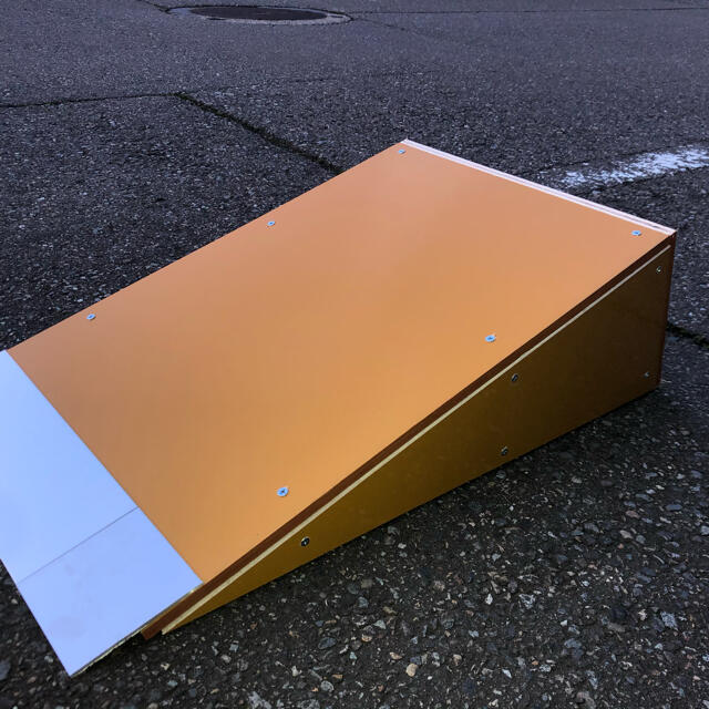 すぐにお届け 送料込 スケボー BMX ジャンプ台 完成品 高さ250mm 新品
