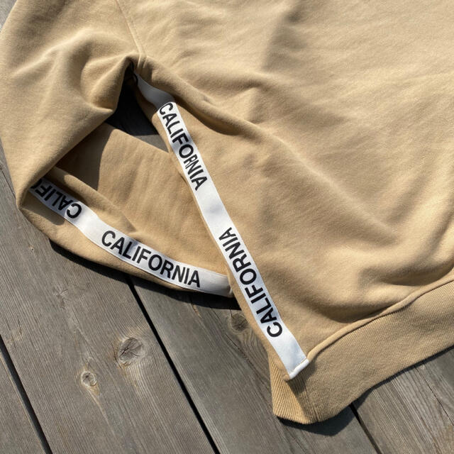 RVCA - 春のコーデに☆LUSSO SURF 刺繍パーカー Mサイズ☆RVCAの RVCA - 春のコーデに☆LUSSO SURF 刺繍パーカー Mサイズ☆RVCAの
