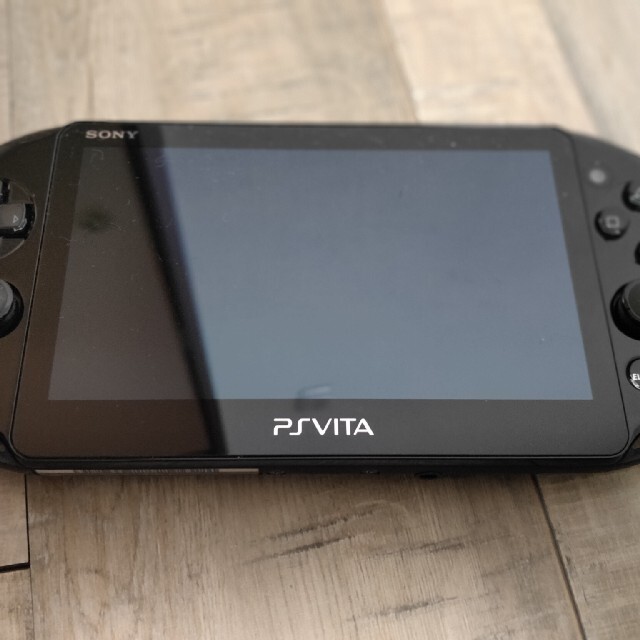 携帯用ゲーム機本体PSVita PCH-2000 WiFiモデル