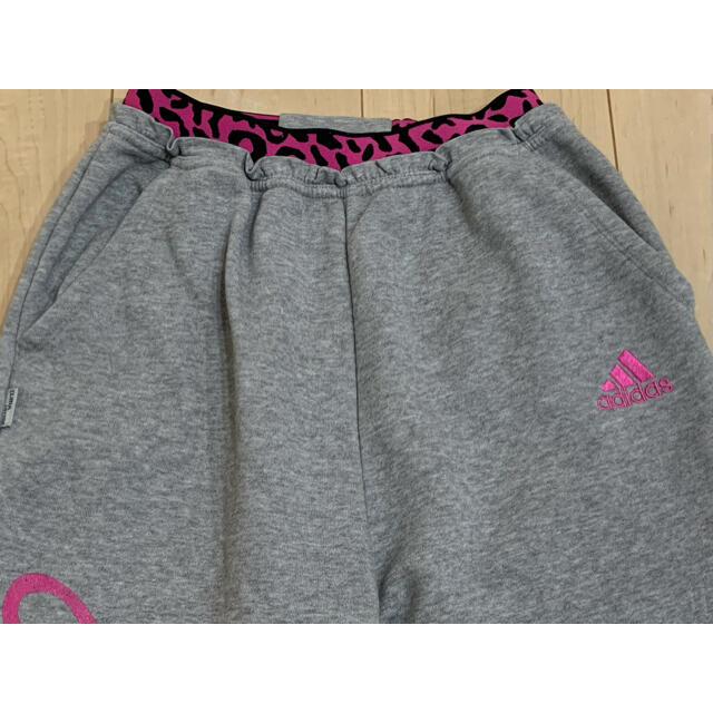 adidas(アディダス)の美品☆adidasアディダススウェットパンツ女の子グレー130ジャージダンスにも キッズ/ベビー/マタニティのキッズ服女の子用(90cm~)(パンツ/スパッツ)の商品写真