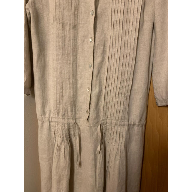 fog linen work(フォグリネンワーク)の【美品】フォグリネンワーク　ピンタックリボンワンピース　生成り　アイボリー レディースのワンピース(ひざ丈ワンピース)の商品写真