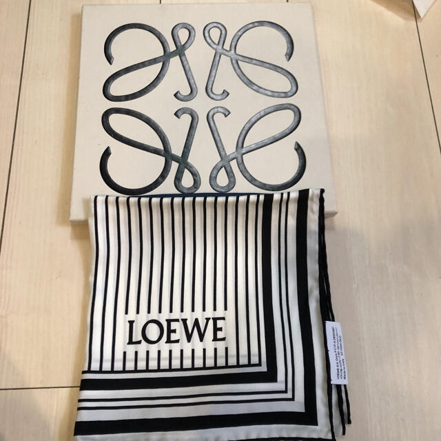 LOEWE(ロエベ)のロエベスカーフ☆お値下げ☆ぷーこさま専用 レディースのファッション小物(バンダナ/スカーフ)の商品写真