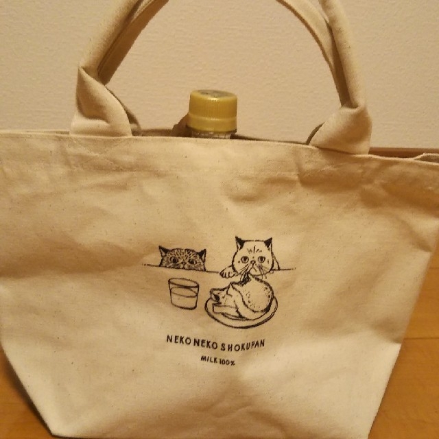 ねこねこ食パン　トートバッグ　カッティングシート レディースのバッグ(トートバッグ)の商品写真