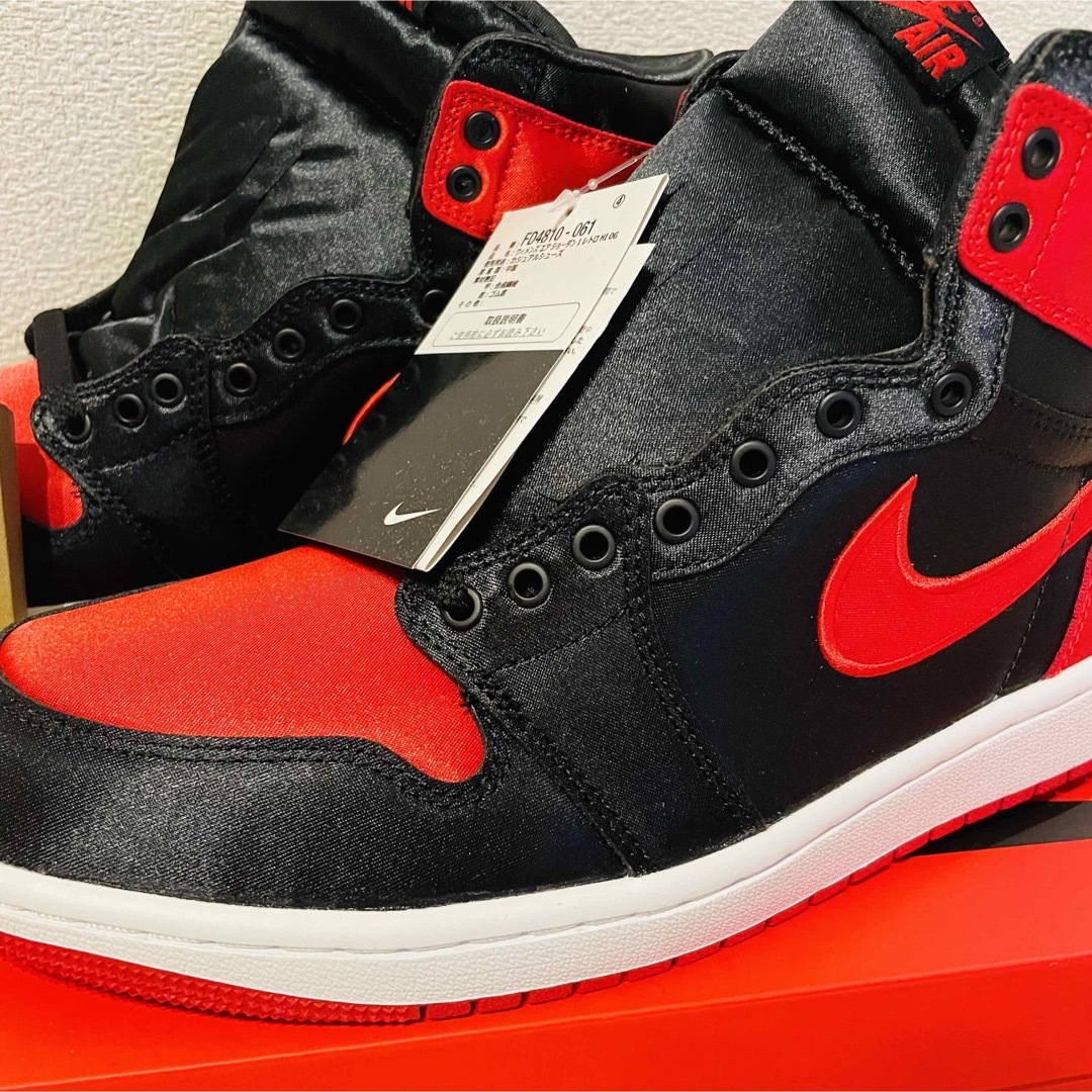 NIKE(ナイキ)の新品 Air Jordan 1 Retro High OG Satin Bred メンズの靴/シューズ(スニーカー)の商品写真