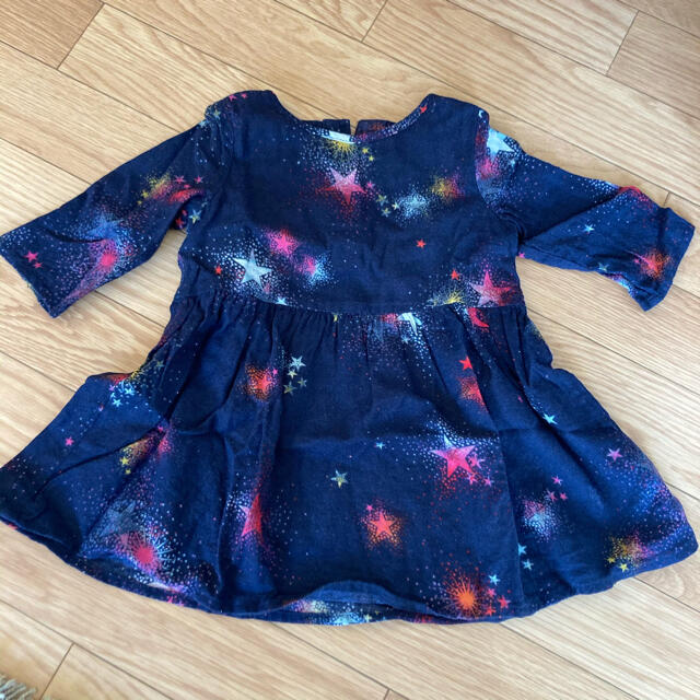 babyGAP(ベビーギャップ)のGAP ２枚セット　90 ワンピース　長袖　チェック　星柄　女の子　スカート キッズ/ベビー/マタニティのキッズ服女の子用(90cm~)(ワンピース)の商品写真