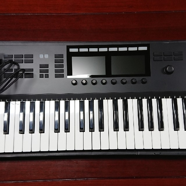 KOMPLETE KONTROL S49 MK２