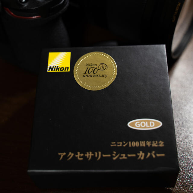 Nikon(ニコン)のNikon 100周年記念 アクセサリーシューカバー スマホ/家電/カメラのスマホ/家電/カメラ その他(その他)の商品写真