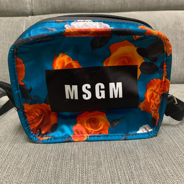 MSGM(エムエスジイエム)のMSGM ムック本　鞄 レディースのバッグ(ショルダーバッグ)の商品写真