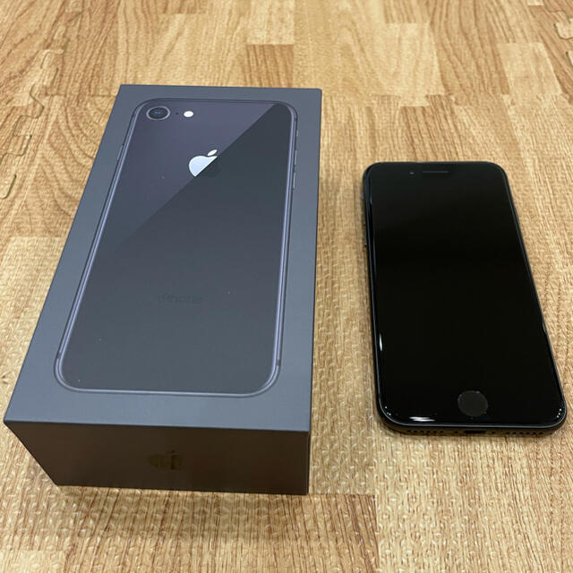 iPhone(アイフォーン)の【期間限定値下げ】iPhone8 Space Gray 64GB SIMフリー スマホ/家電/カメラのスマートフォン/携帯電話(スマートフォン本体)の商品写真