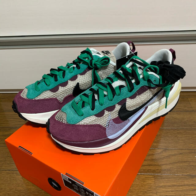 28.0 NIKE x sacai vaporwaffle