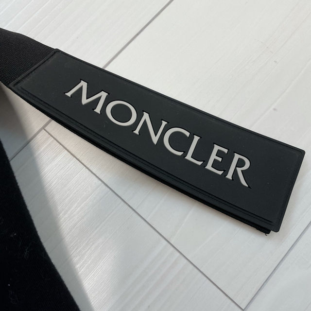 【MONCLER】ダウントレーナー