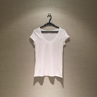 ザラ(ZARA)の【未使用】ZARA白VネックTシャツ(Tシャツ(半袖/袖なし))
