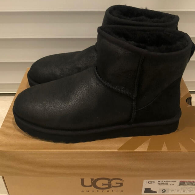 UGG(アグ)の新品・UGG/クラシックミニボンバー　サイズ9 メンズの靴/シューズ(ブーツ)の商品写真