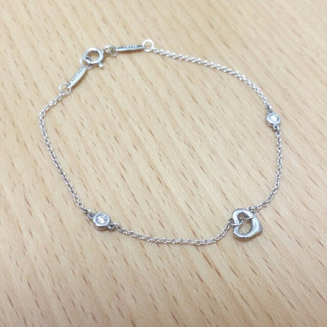 Tiffany & Co.(ティファニー)のティファニー　オープンハート　ダイヤ付ブレスレット レディースのアクセサリー(ブレスレット/バングル)の商品写真