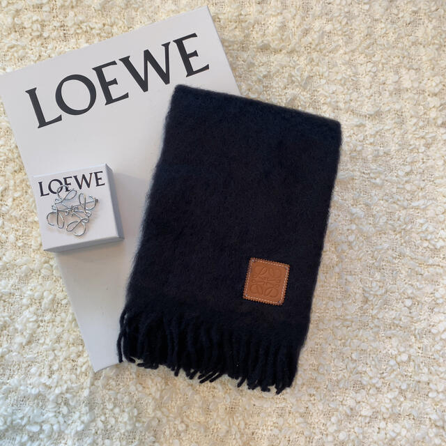 大人気完売！LOEWEのモヘアマフラー♡