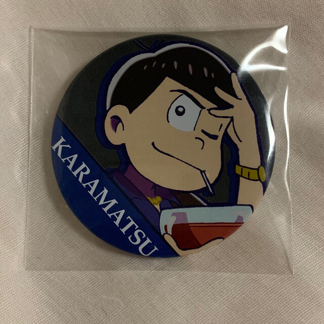 おそ松さん カラ松 缶バッジ マフィア松 マフィア 松 エンタメ/ホビーのアニメグッズ(バッジ/ピンバッジ)の商品写真