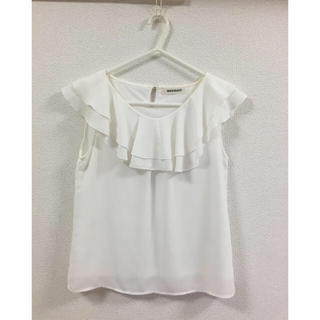 ミッシュマッシュ(MISCH MASCH)のホワイト  フリルトップス(Tシャツ(半袖/袖なし))