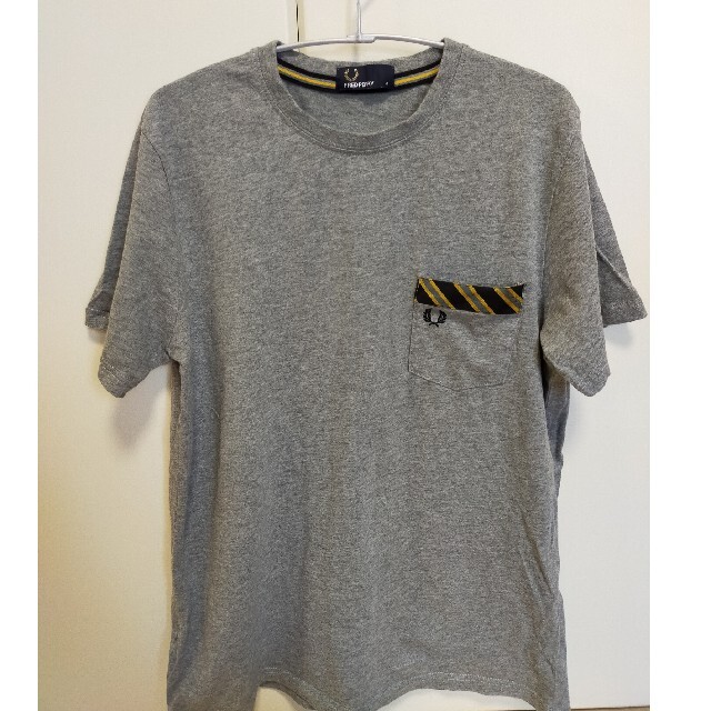 FRED PERRY(フレッドペリー)のグレー　Ｔシャツ　フレッドペリー メンズのトップス(Tシャツ/カットソー(半袖/袖なし))の商品写真