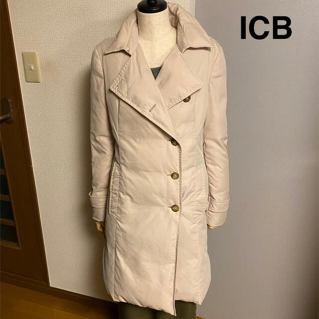 ICB(アイシービー)の【ICB】アイシービー　シームレス　トレンチ風ダウンコート ベージュ レディースのジャケット/アウター(ダウンコート)の商品写真