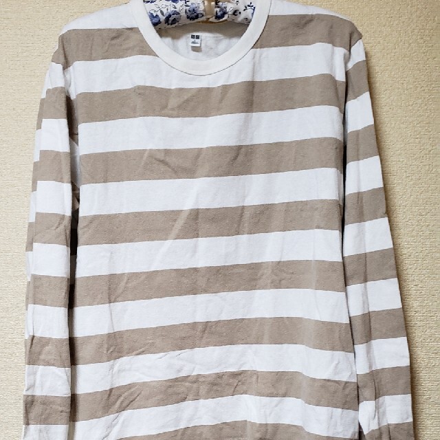 UNIQLO(ユニクロ)のベージュボーダーTシャツ メンズのトップス(Tシャツ/カットソー(七分/長袖))の商品写真
