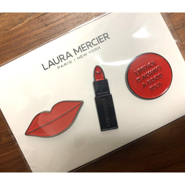 laura mercier(ローラメルシエ)のローラメルシエ ピンズセット エンタメ/ホビーのアニメグッズ(バッジ/ピンバッジ)の商品写真