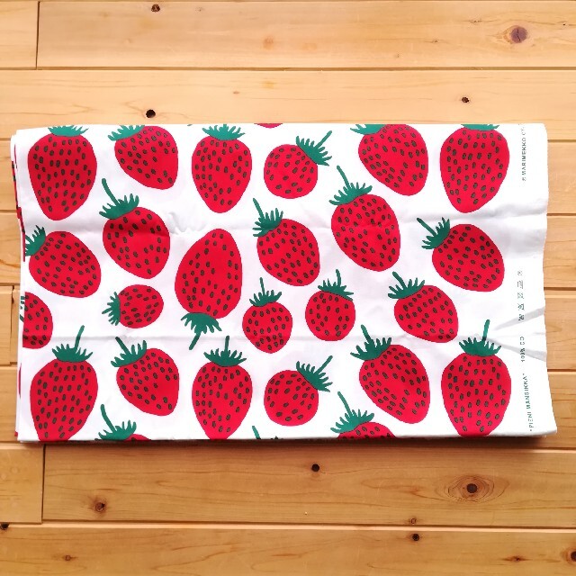 marimekko - マリメッコ marimekko いちご ピエニマンシッカ marimekko - マリメッコ marimekko いちご ピエニマンシッカ