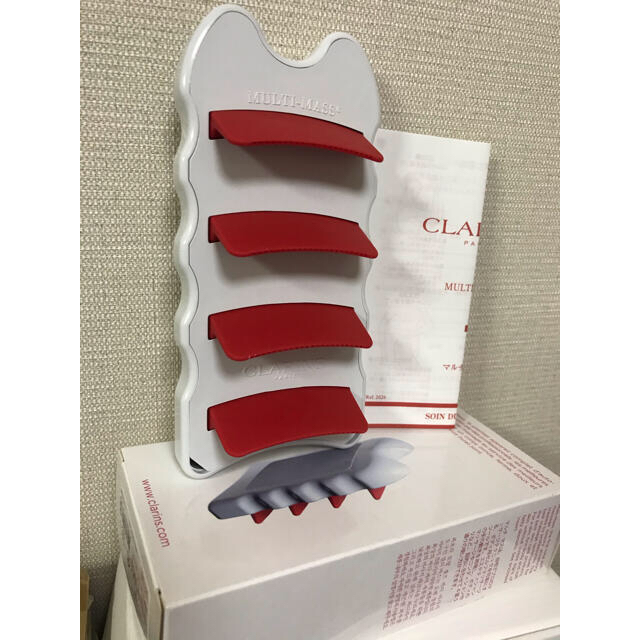 CLARINS(クラランス)の★新品未使用★ 人気 マルチマス  クラランス　CLARINS   マッサージ コスメ/美容のボディケア(ボディマッサージグッズ)の商品写真