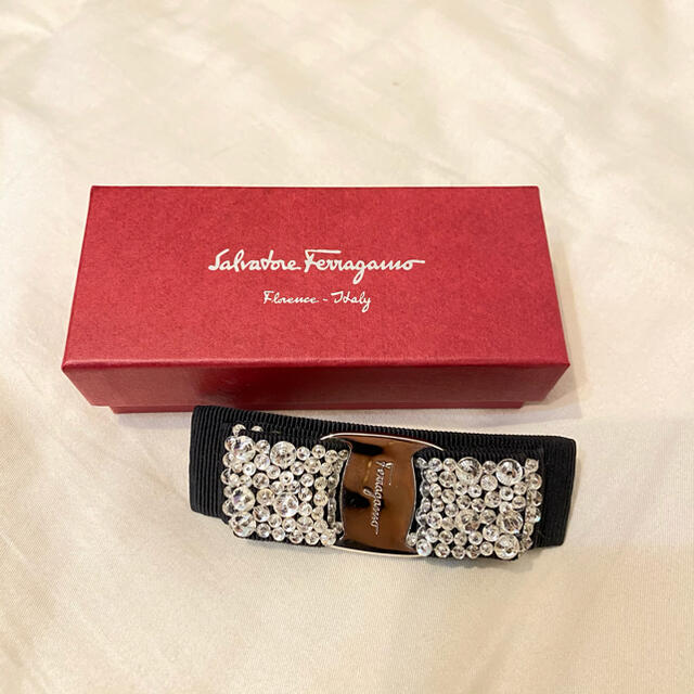 Ferragamo(フェラガモ)のフェラガモ バレッタ ビジュー 美品 レディースのヘアアクセサリー(バレッタ/ヘアクリップ)の商品写真