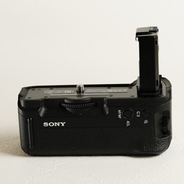 SONY(ソニー)のSONY 縦グリップ VG-C2EM α7Ⅱ用 スマホ/家電/カメラのカメラ(その他)の商品写真