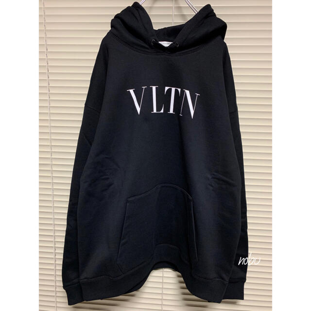 新品【 VALENTINO 】VLTNプリント フーディー L ブラック