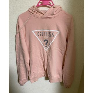 ゲス(GUESS)の美品　GUESS パーカー　ピンク(パーカー)