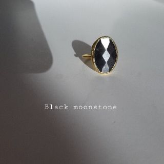 『Black Moon Stone』の世界でひとつの天然石リング(リング(指輪))