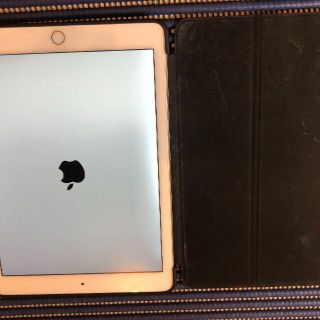 アイパッド(iPad)のipadair2　Wi-Fiモデル　64G　手帳型ケースオマケつき(タブレット)