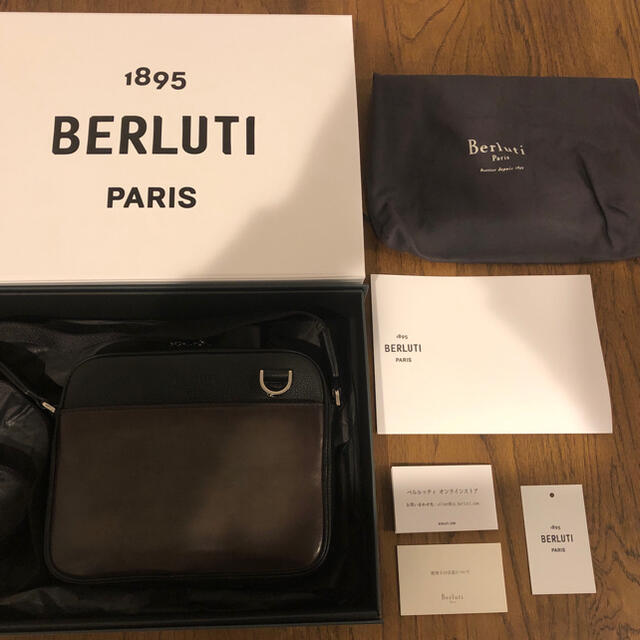 Berluti(ベルルッティ)のベルルッティ Berluti メッセンジャー 新品未使用 メンズのバッグ(メッセンジャーバッグ)の商品写真