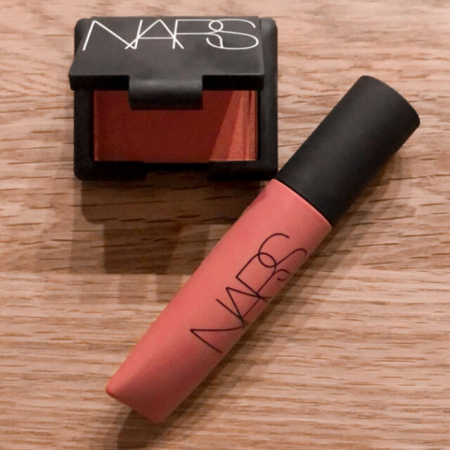 NARS(ナーズ)のNARS✴︎大人気エアーマットリップカラー　ミニチーク付 コスメ/美容のベースメイク/化粧品(口紅)の商品写真