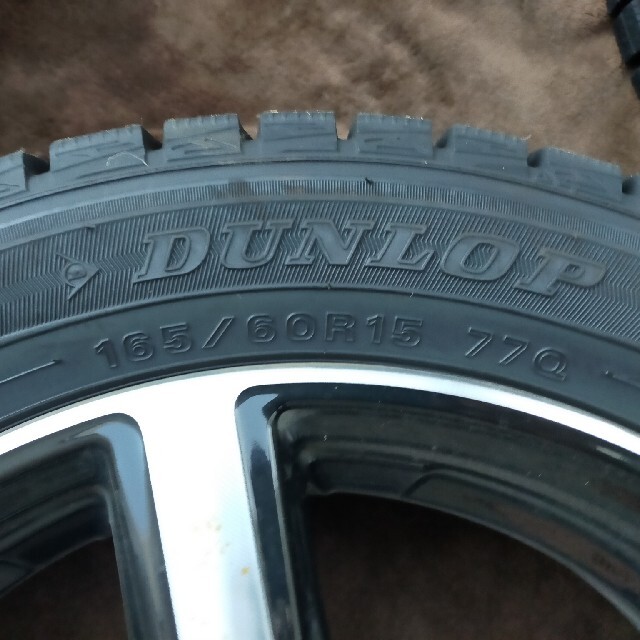 DUNLOP(ダンロップ)のアルミホイール　スタッドレスタイヤ　165/60/r15　　165/60/15 自動車/バイクの自動車(タイヤ・ホイールセット)の商品写真